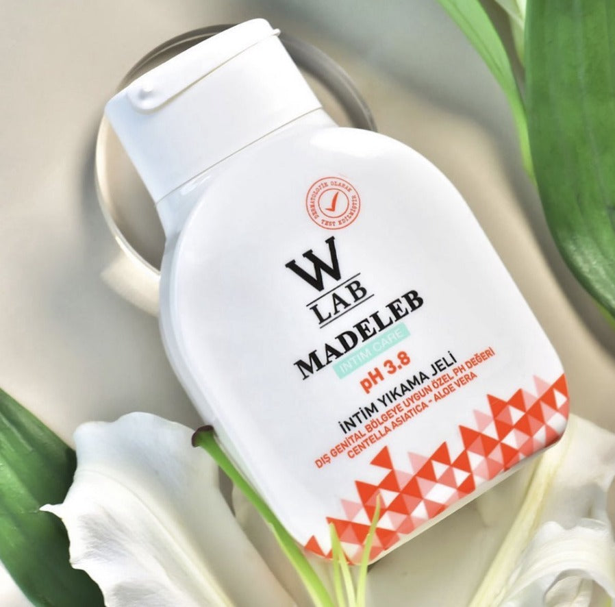 W-Lab Madeleb Intieme Wasgel - Tegen Vaginale Geurtjes & Kwalen - Met Centella Voor Verstrakkend Effect - Geeft frisheid en Geeft Lekkere Geur Af Tot 48u lang - 250ML